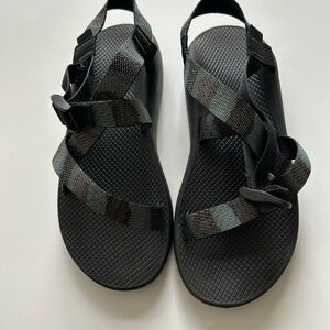 Chaco Men’s Hiking Camping Black and Green Strappy Sandals Sz12
